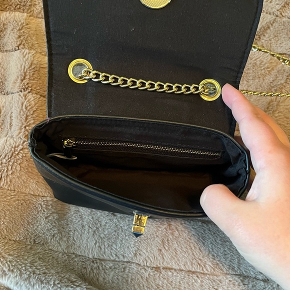 *SOLD* 
BCBG purse - Picture 3 of 4